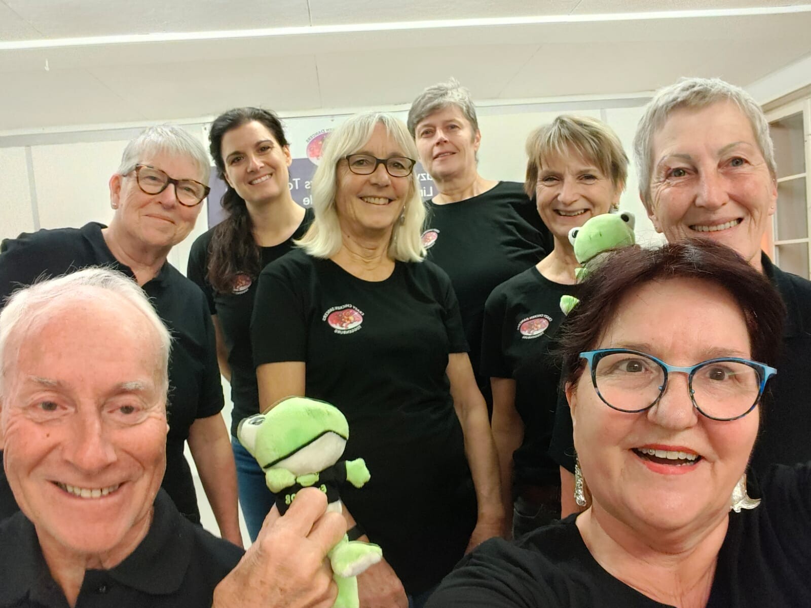 Wir lieben Gemeinschaft und zusammen zu tanzen.